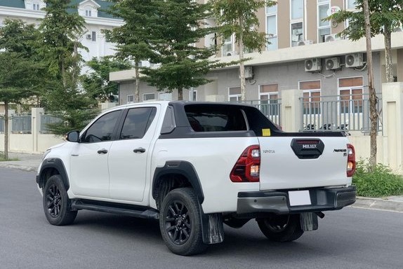 Toyota Hilux cũ đamg được ch&agrave;o b&aacute;n với gi&aacute; từ&nbsp;430 triệu đồng - 1,028 tỷ đồng t&ugrave;y đời xe 1