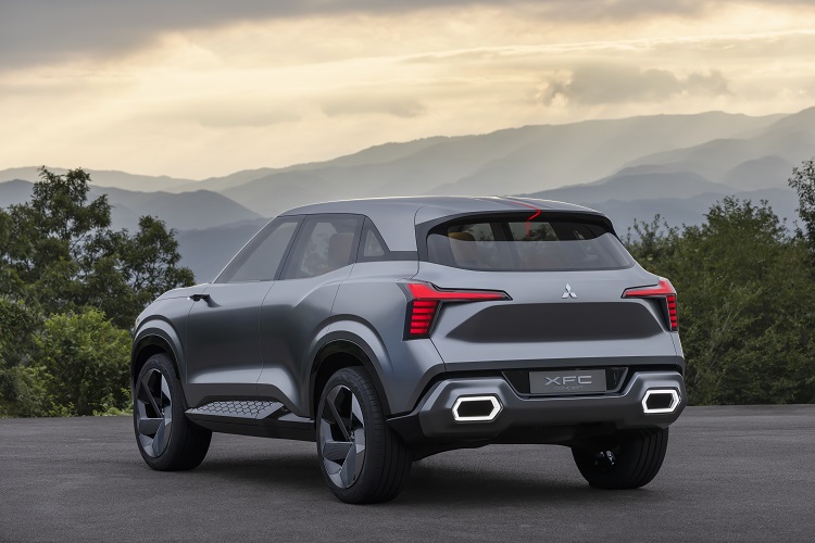 Hông xe Mitsubishi XFC Concept.