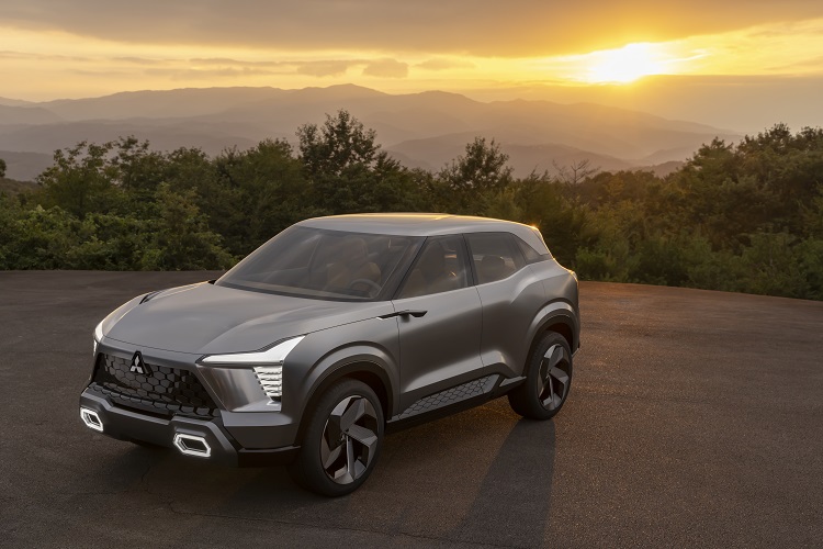 Động cơ, vận hành xe Mitsubishi XFC Concept.