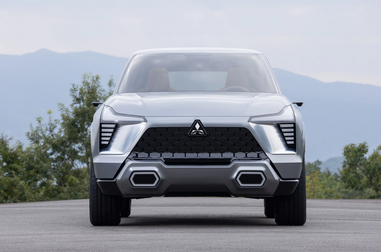 Đầu xe Mitsubishi XFC Concept.