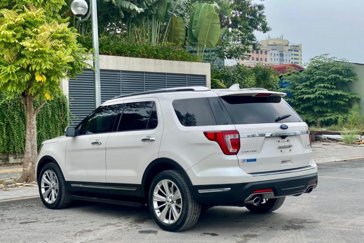 Ford Explorer 2018 đang được các chủ xe chào bán với giá từ 1,16 - 1,730 tỷ đồng tùy phiên bản 1