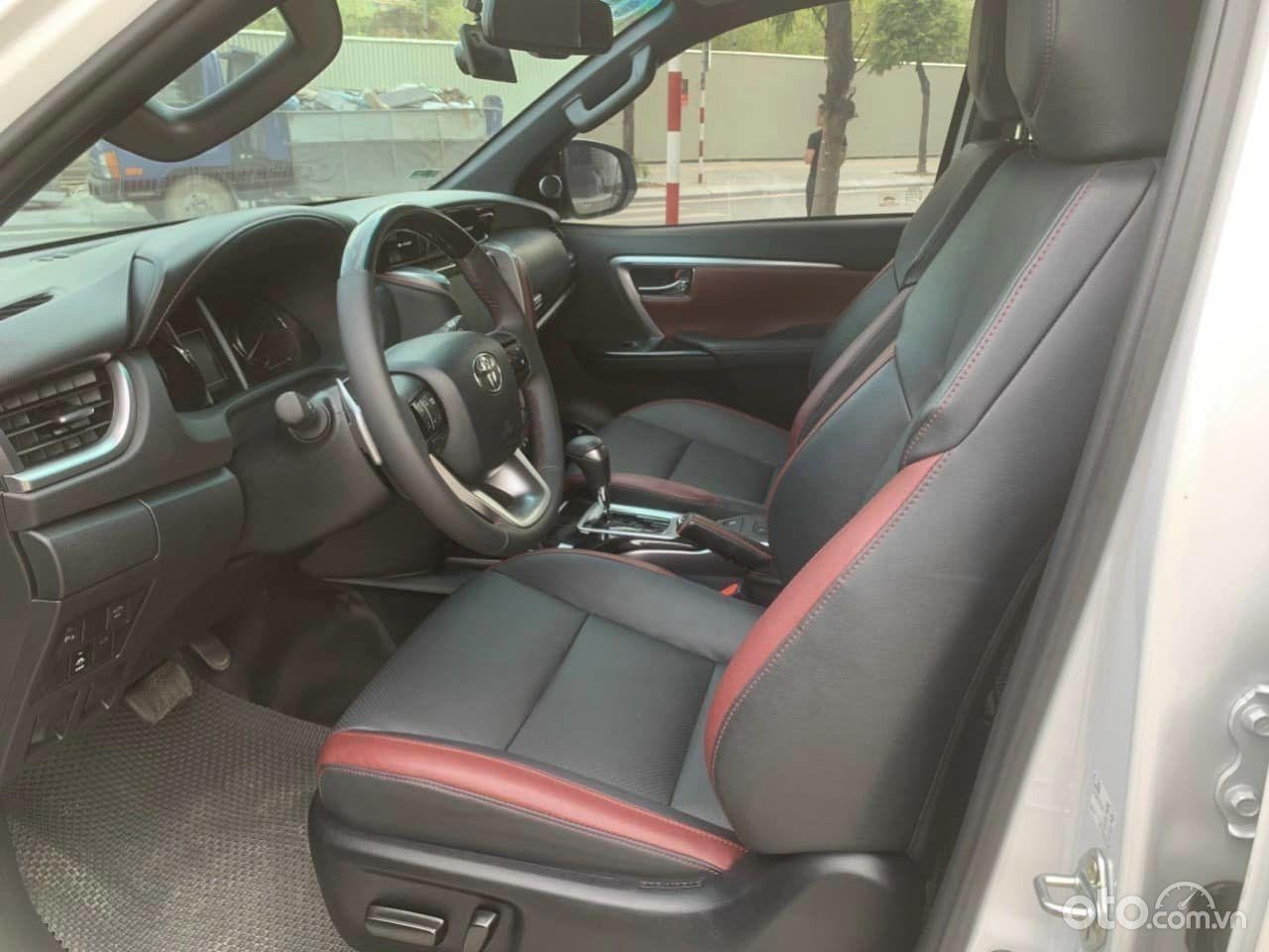 Nội thất Toyota Fortuner 2.8 4x4 AT Legender 2022 cũ.
