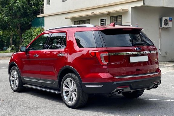 Thiết kế đuôi xe Ford Explorer 1