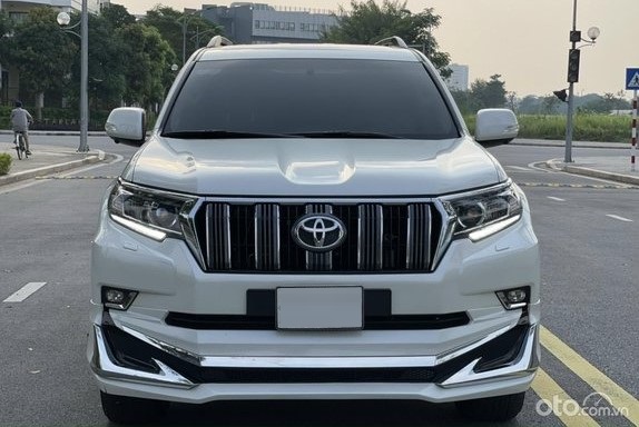 Thiết kế đầu xe Toyota Land Cruiser Prado 1