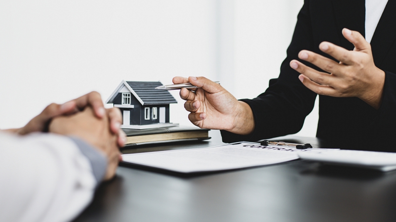  Người làm môi giới phải có chứng chỉ hoặc làm ở một công ty rõ ràng