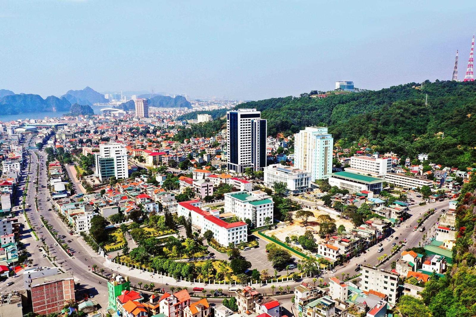 Hình ảnh một góc Quảng Ninh nhìn từ trên cao