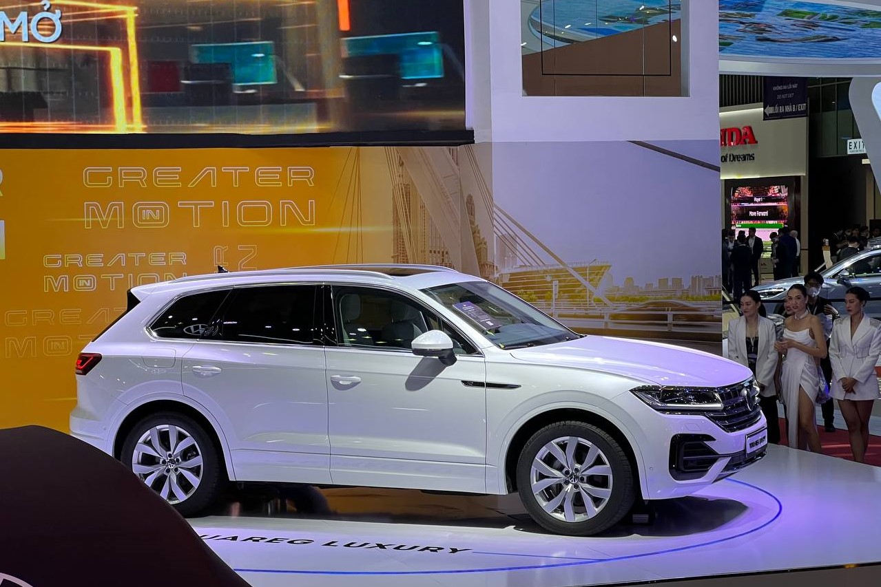 gian hãng của hãng xe Mỹ còn ghi nhận sự hiện diện của mẫu SUV Touareg 1