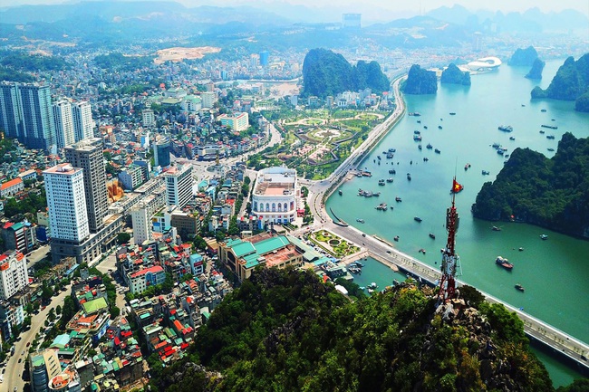 H&igrave;nh ảnh một g&oacute;c tỉnh Quảng Ninh nh&igrave;n từ tr&ecirc;n cao