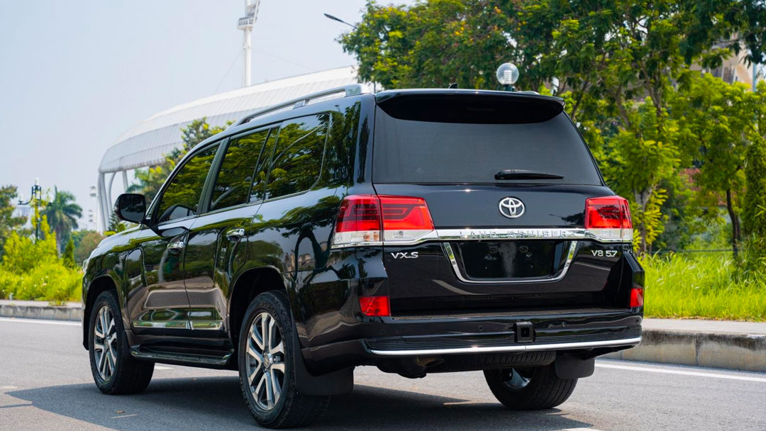 Toyota Land Cruiser phiên bản V8 dung tích khủng 5.7L lừng danh