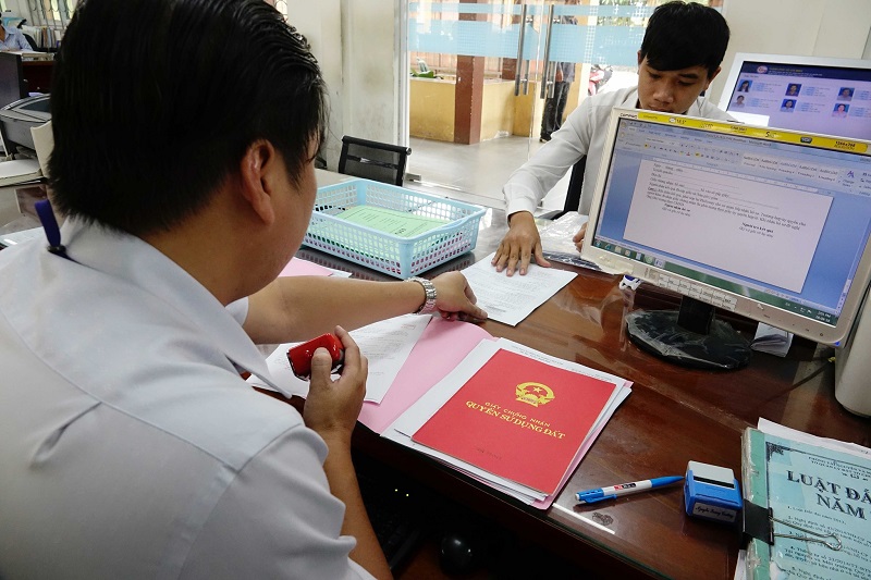 Người bị mất sổ đỏ cần nộp đầy đủ hồ sơ xin cấp lại sổ đỏ theo quy định