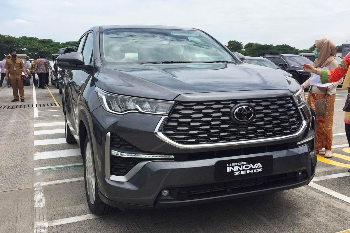Tại Indonesia mẫu xe Toyota có tên là Innova Zenix