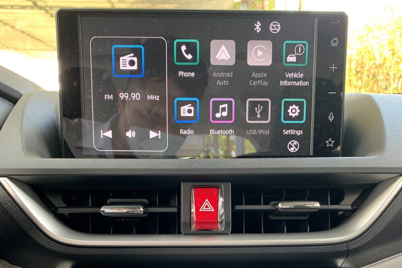 Màn hình giải trí trên xe Toyota Veloz Cross 1