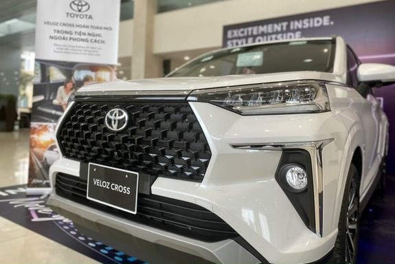 Thiết kế đầu xe Toyota Veloz Cross 1