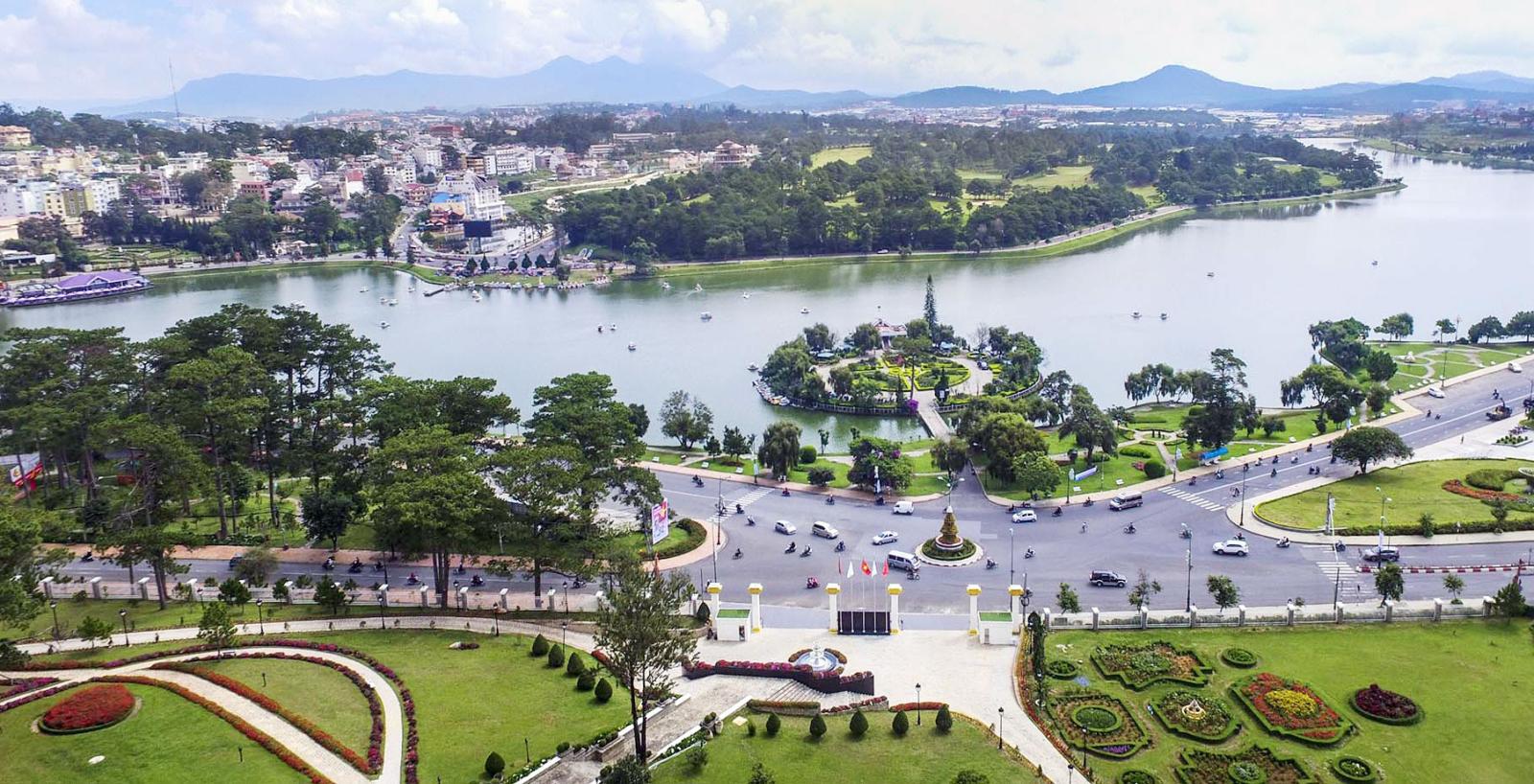 Trung t&acirc;m TP. Đ&agrave; Lạt, tỉnh L&acirc;m Đồng nh&igrave;n từ tr&ecirc;n cao
