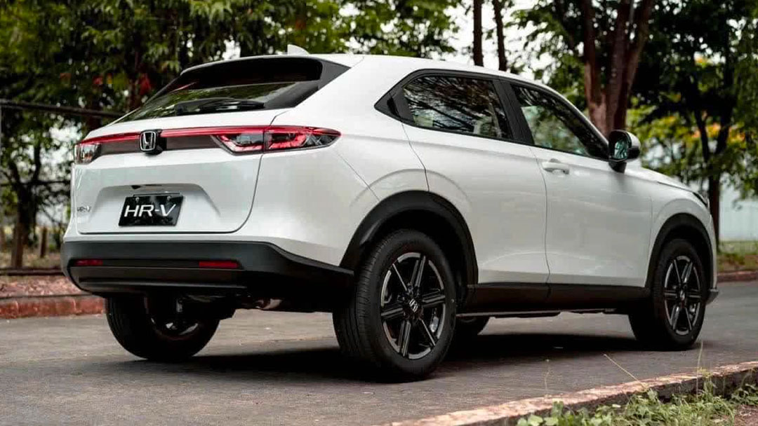 Về tổng thể, Honda HR-V G vẫn giữ lại thiết kế mang dáng vẻ của một chiếc Coupe SUV thể thao