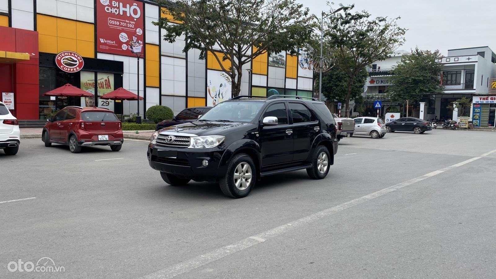 Toyota Fortuner 2010.