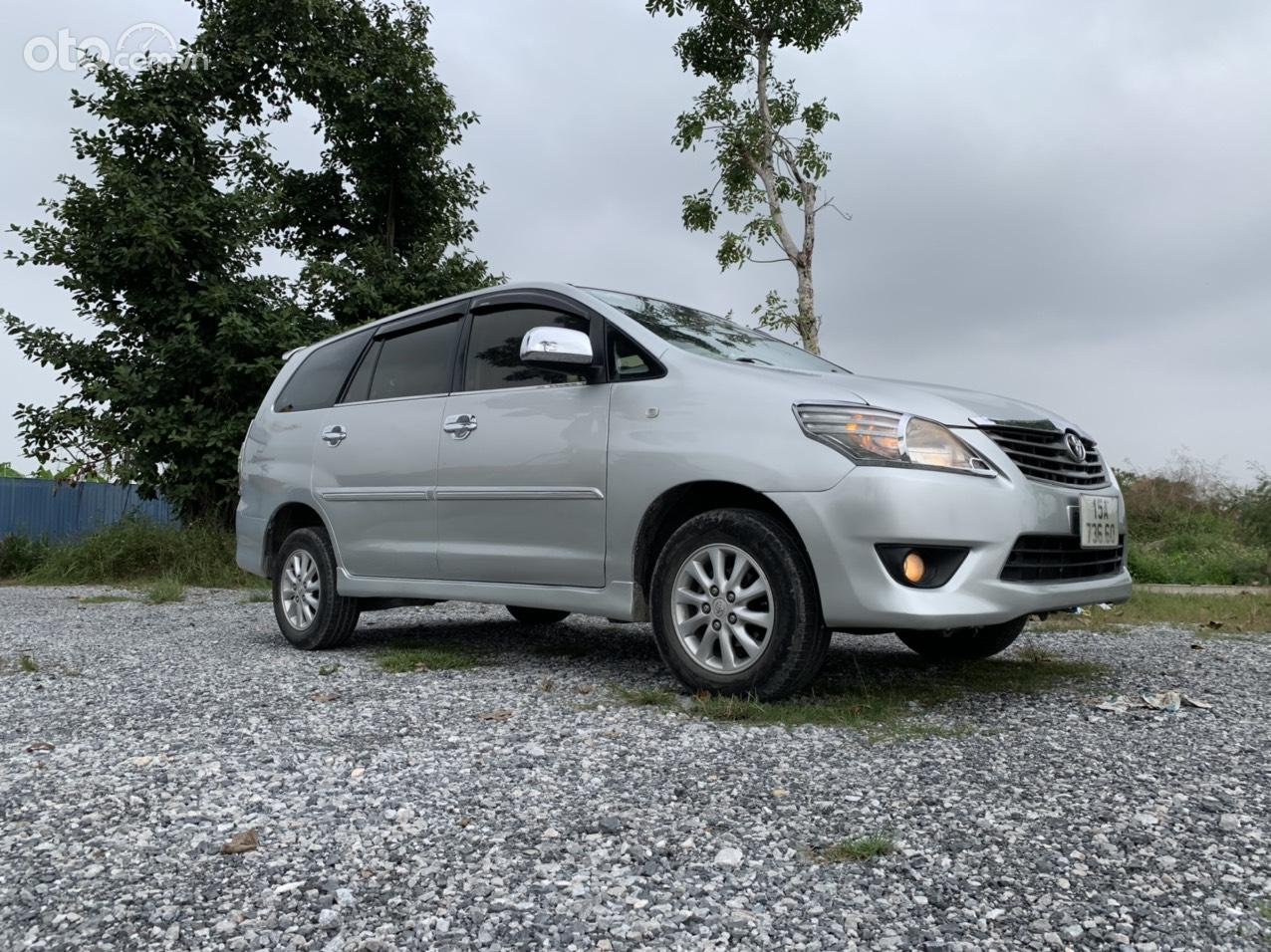 Toyota Innova 2013.
