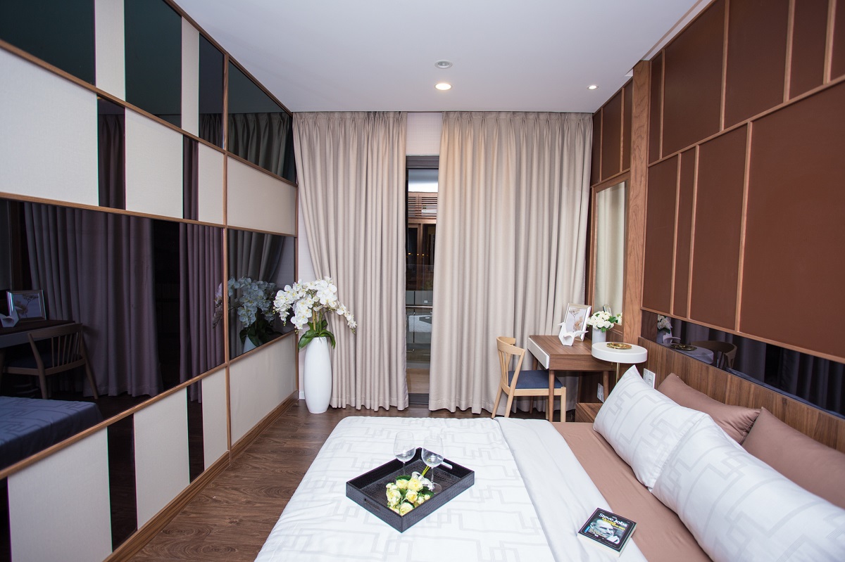 phòng ngủ lớn căn hộ mẫu Mizuki Park 72m2