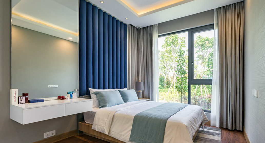 Không gian phòng ngủ với những tiện ích hiện đại, trang trí tinh tế, thoáng đẹp.