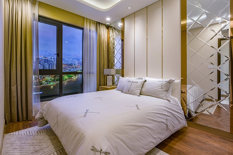 Các căn hộ trong nhà mẫu đều có tầm nhìn thoáng đẹp ra cảnh quan bên ngoài.