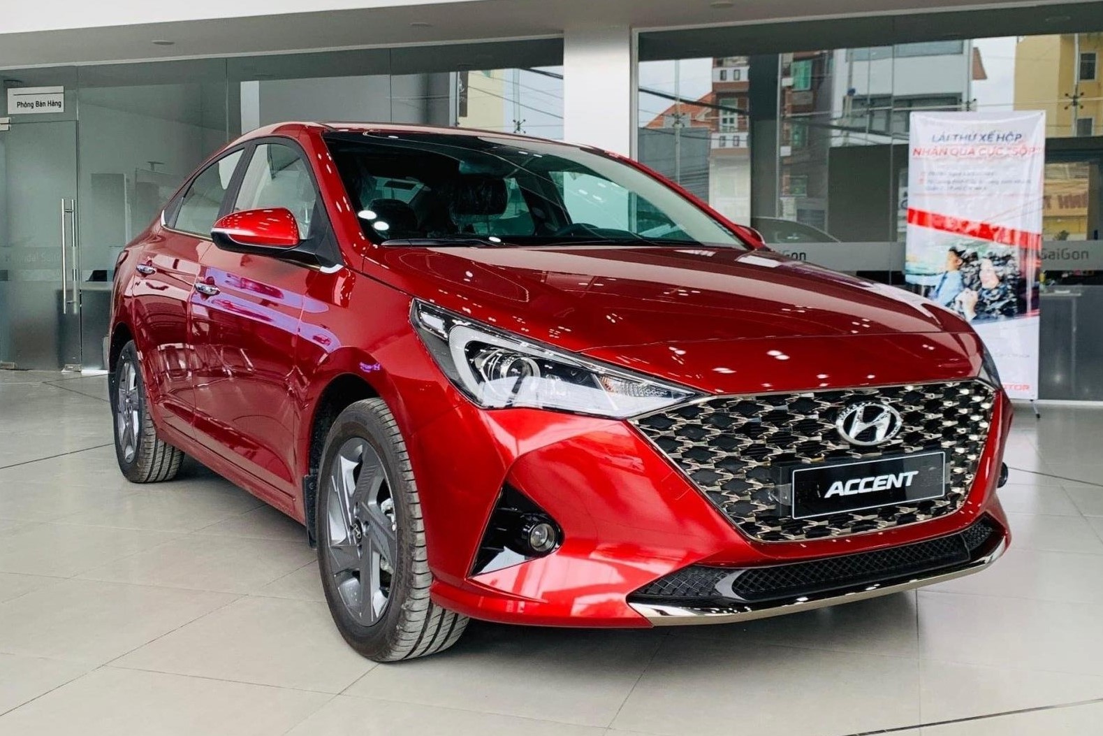 Cửa sổ trời trên xe Hyundai Accent 1