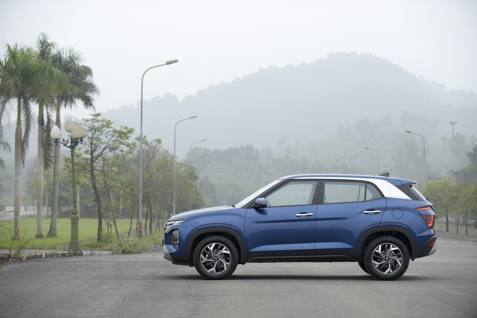 Đánh giá xe Hyundai Creta 2023 về kích thước: Khoảng sáng gầm tốt nhất phân khúc.