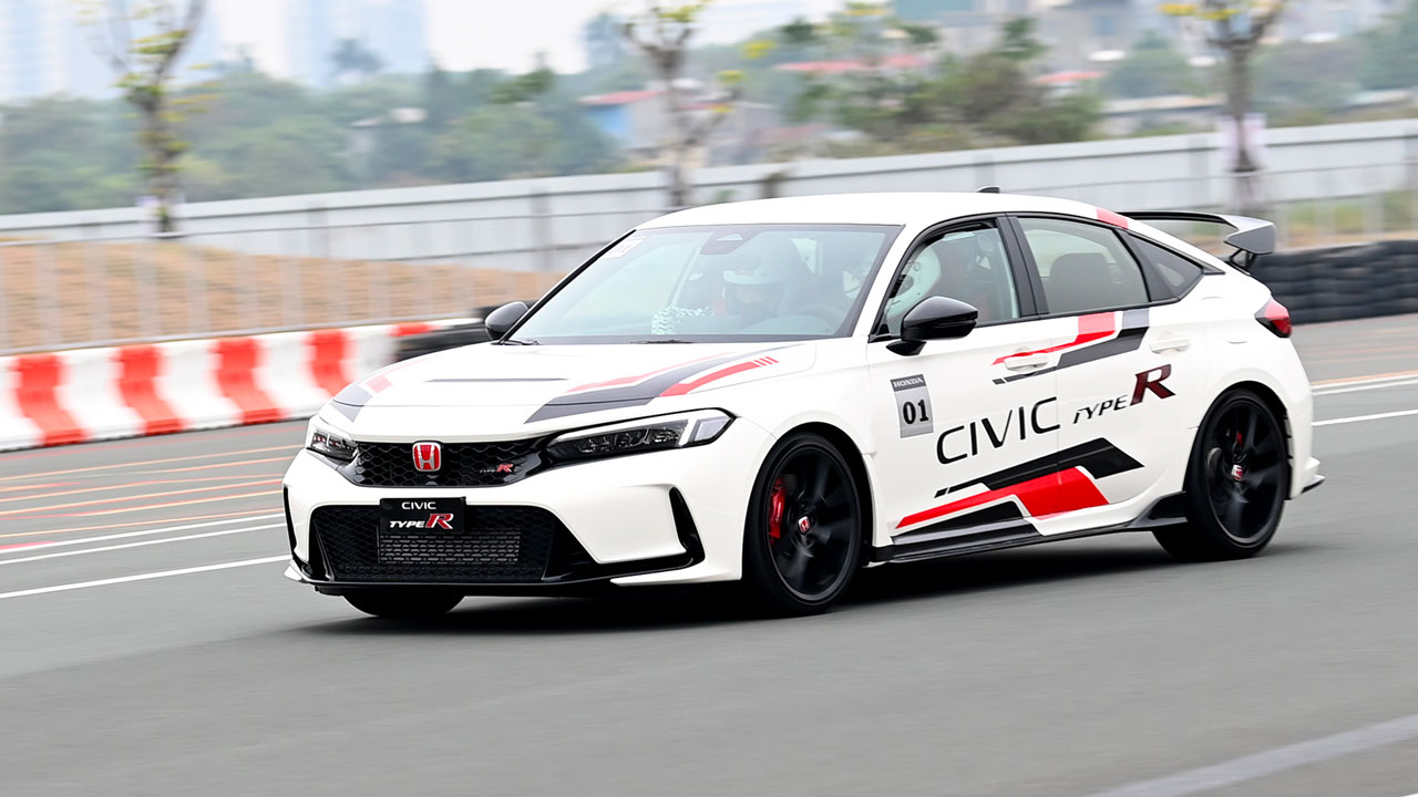 Honda Civic Type R chốt giá gần 2,4 tỷ đồng tại Việt Nam