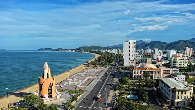 Một g&oacute;c TP Nha Trang gi&aacute;p biển nh&igrave;n từ tr&ecirc;n cao