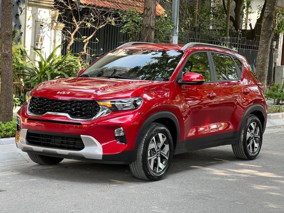 KIA Sonet lướt.