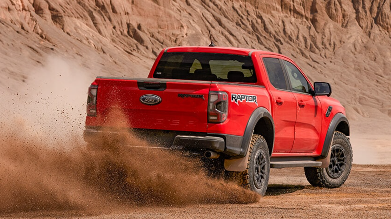 vận h&agrave;nh Ford Ranger Raptor 2023.