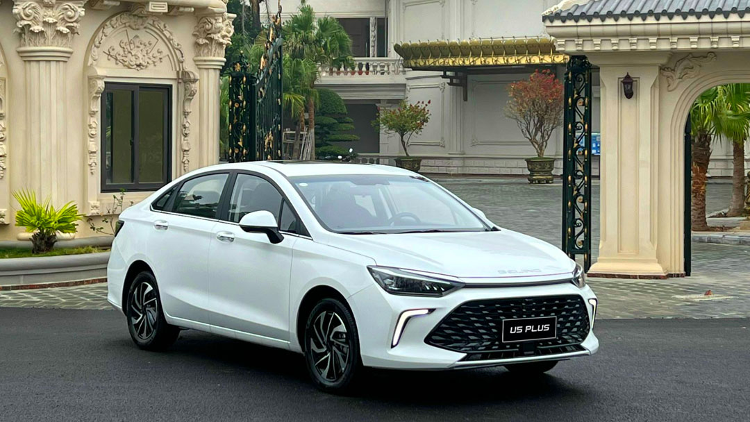 So sánh MG5 và Beijing U5 Plus: Về kích thước