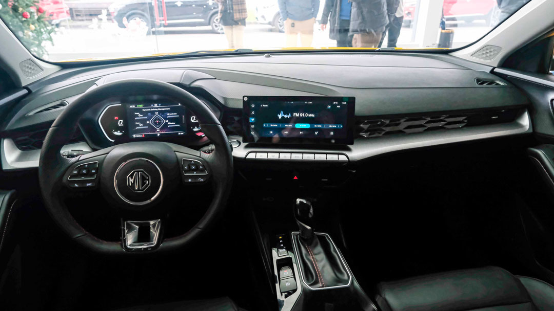 So sánh MG5 và Beijing U5 Plus: Về cabin