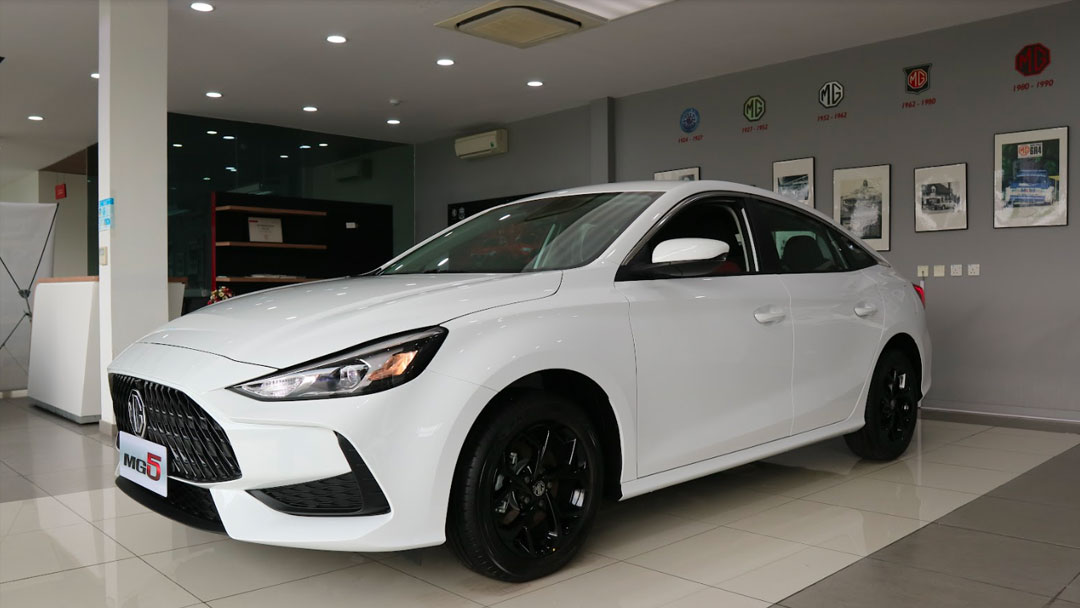 So sánh MG5 và Beijing U5 Plus: Về kích thước