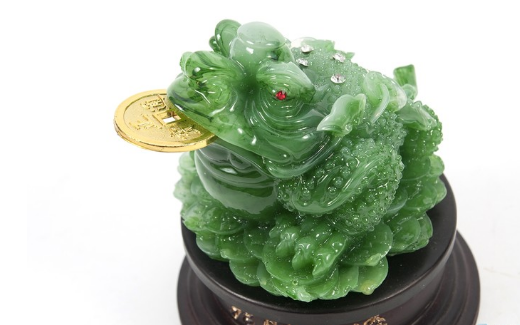 C&oacute;c ngậm tiền hay C&oacute;c Thiềm Thừ l&agrave; linh vật được sử dụng phổ biến trong phong thủy nh&agrave; ở v&agrave; phong thủy văn ph&ograve;ng.