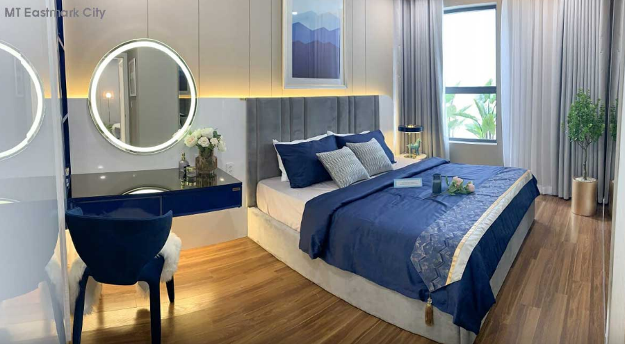 Ph&ograve;ng ngủ b&ecirc;n trong căn hộ mẫu MT Eastmark City với tầm view tho&aacute;ng m&aacute;t.