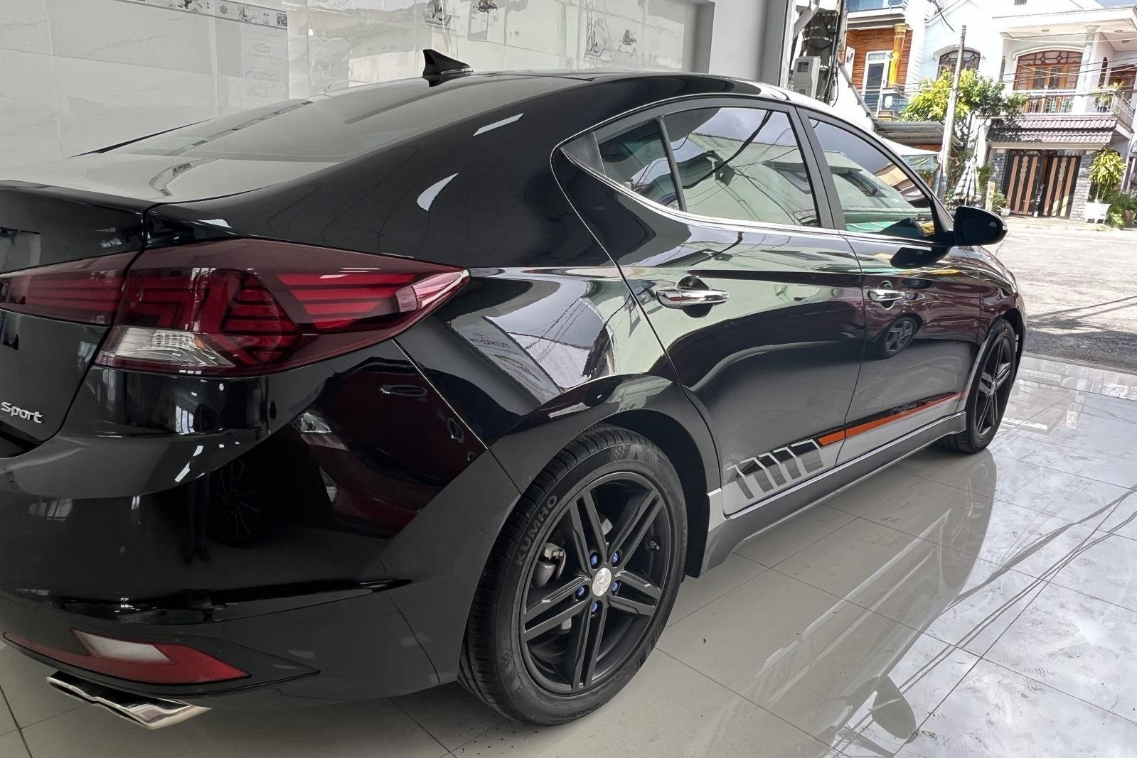 Những chiếc Hyundai Elantra 2022 chạy lướt giúp người mua tiết kiệm một khoản tiền khá lớn 1
