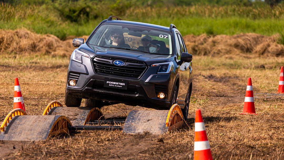 giá xe Forester 2023