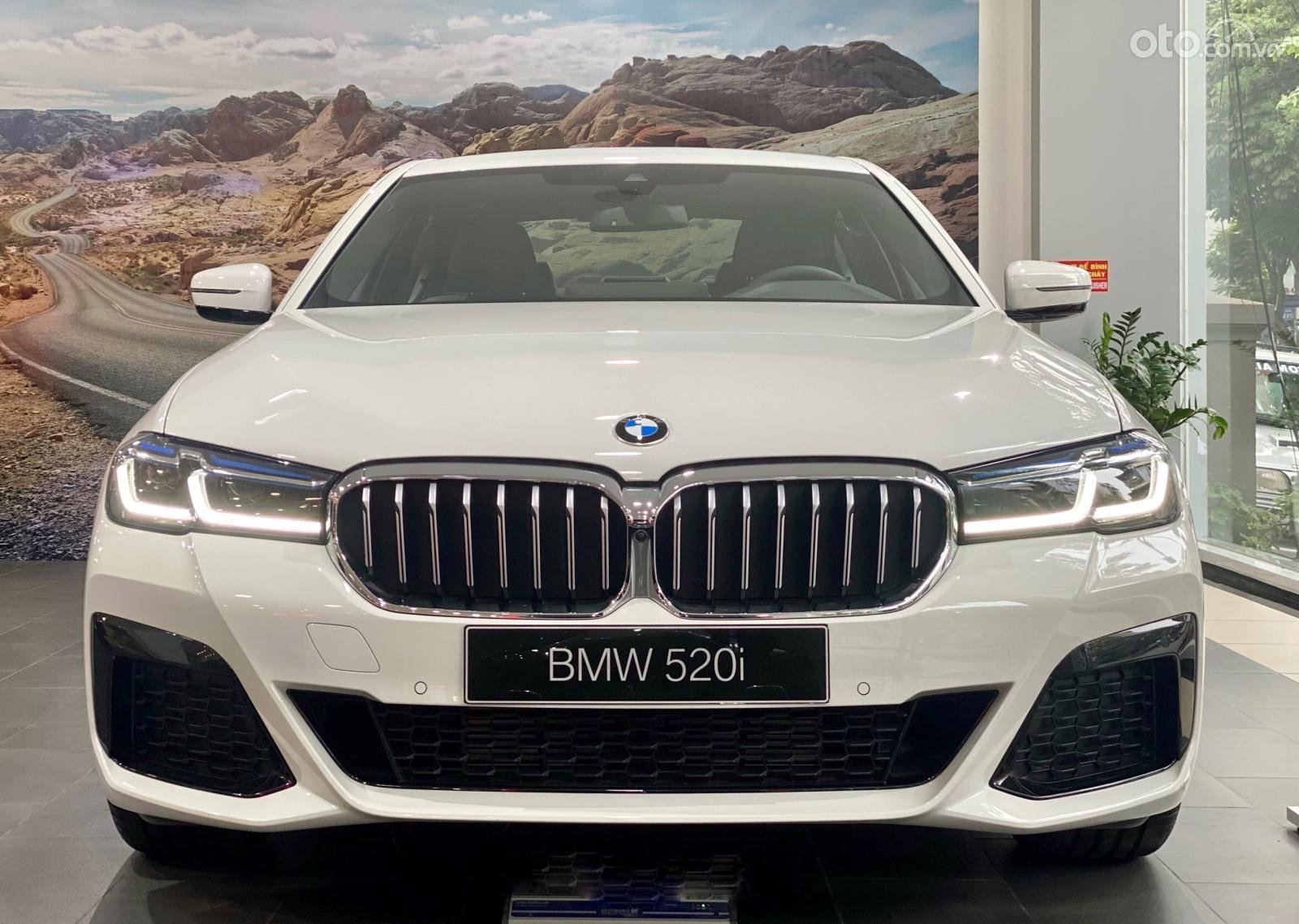 đầu xe BMW 520i lắp ráp .