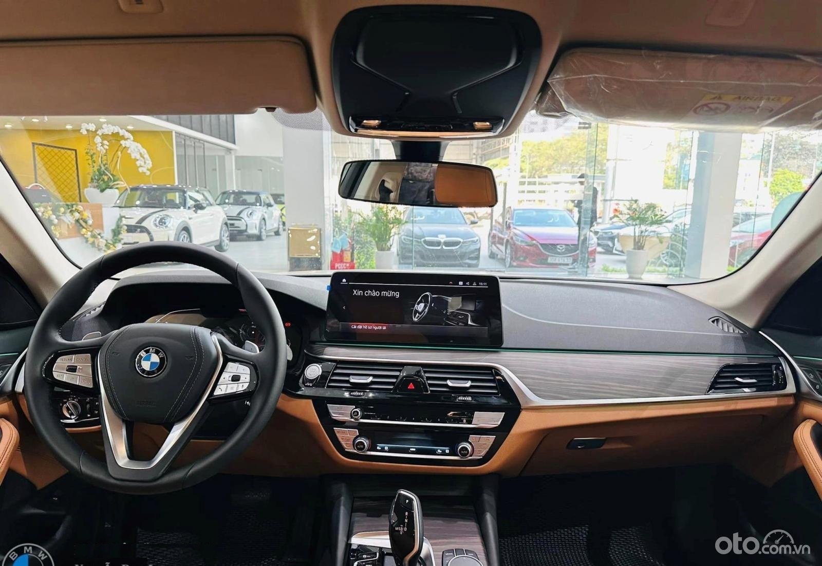 Nội thất xe BMW 520i.