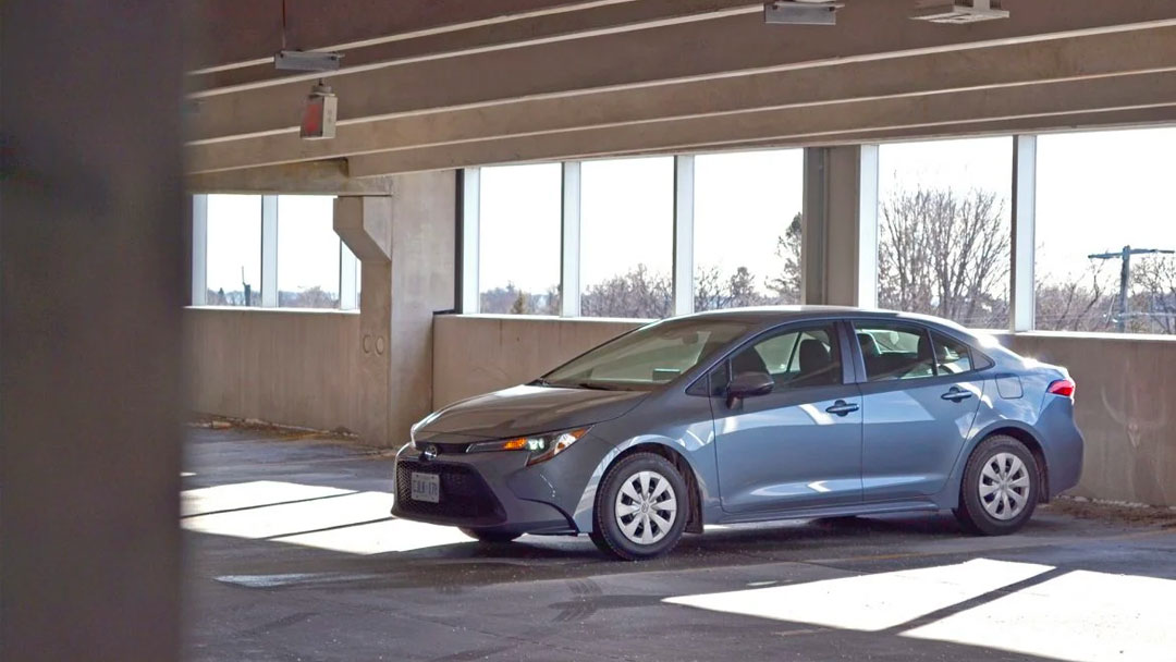 Toyota Corolla l&agrave; một trong những chiếc sedan phổ biến v&agrave; b&aacute;n chạy nhất của Toyota