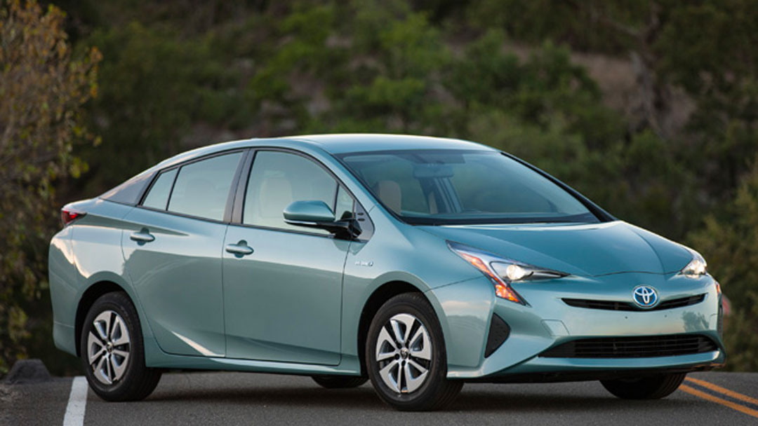 Tại Việt Nam, Toyota Prius từng được một số salon nhập khẩu để phục vụ c&aacute;c kh&aacute;ch h&agrave;ng c&oacute; nhu cầu mua xe &ldquo;độc&rdquo;.&nbsp;