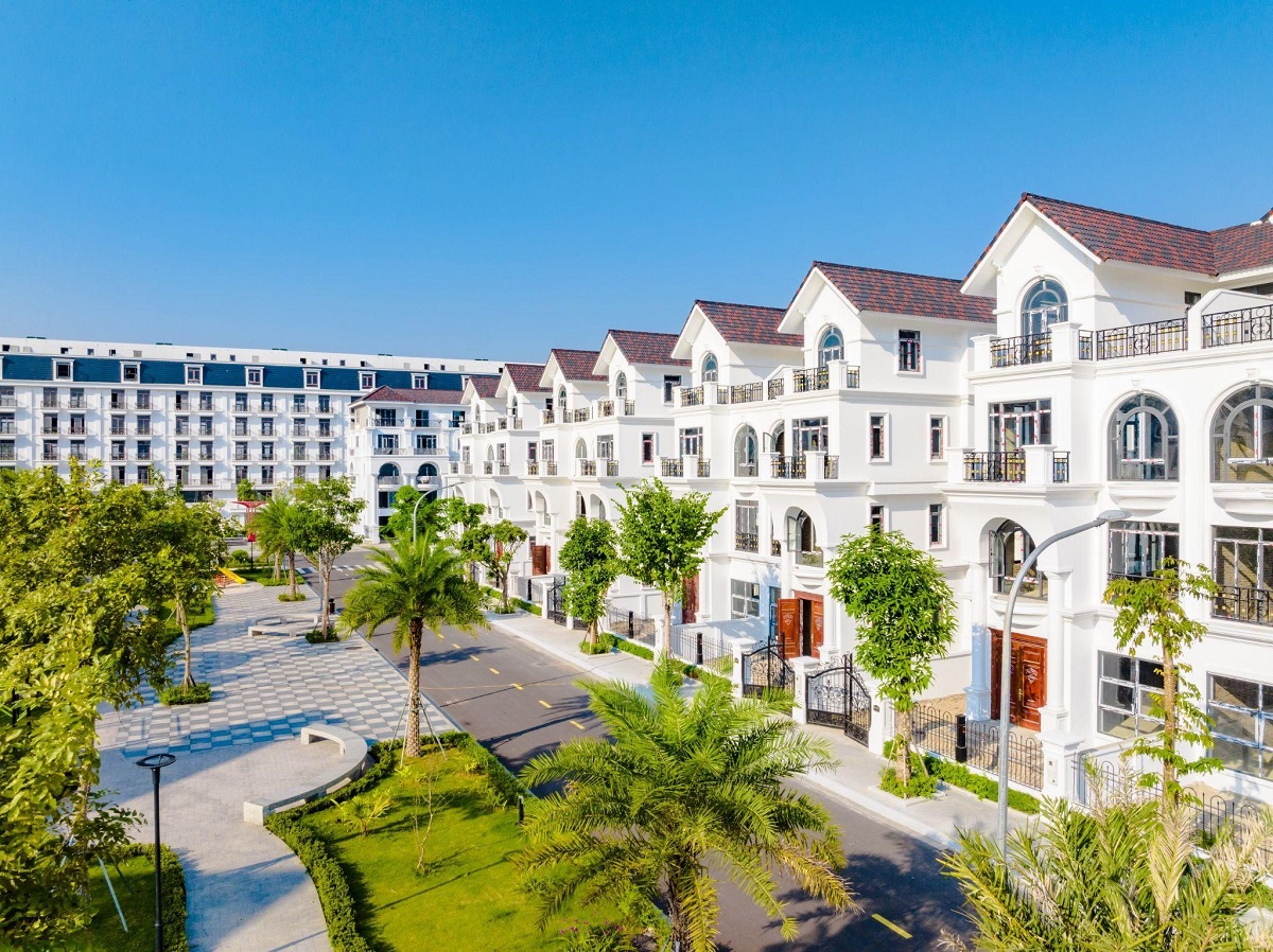 Tâm điểm lớn nhất mà rất nhiều nhà đầu tư bất động sản hướng về Bắc Ninh đó chính là khu đô thị Mạnh Đức Victory. Với vị trí đắc địa, thiết kế sang trọng, tinh tế, cùng vô vàn những tiện ích đáng sống, chắc chắn, Mạnh Đức Victory sẽ là một trong những điểm đến lý tưởng của bạn và gia đình. 