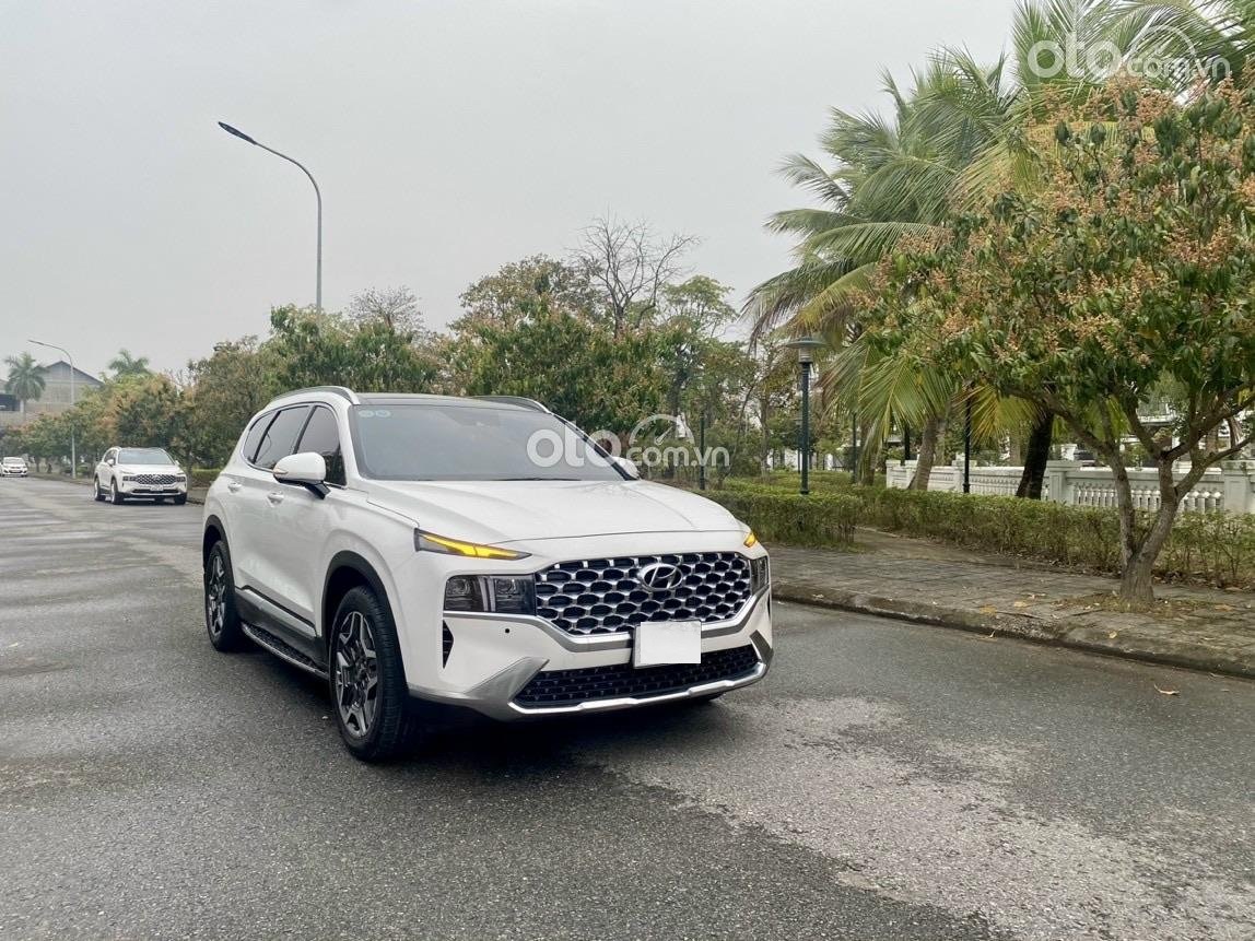 Hyundai Santa Fe cũ.