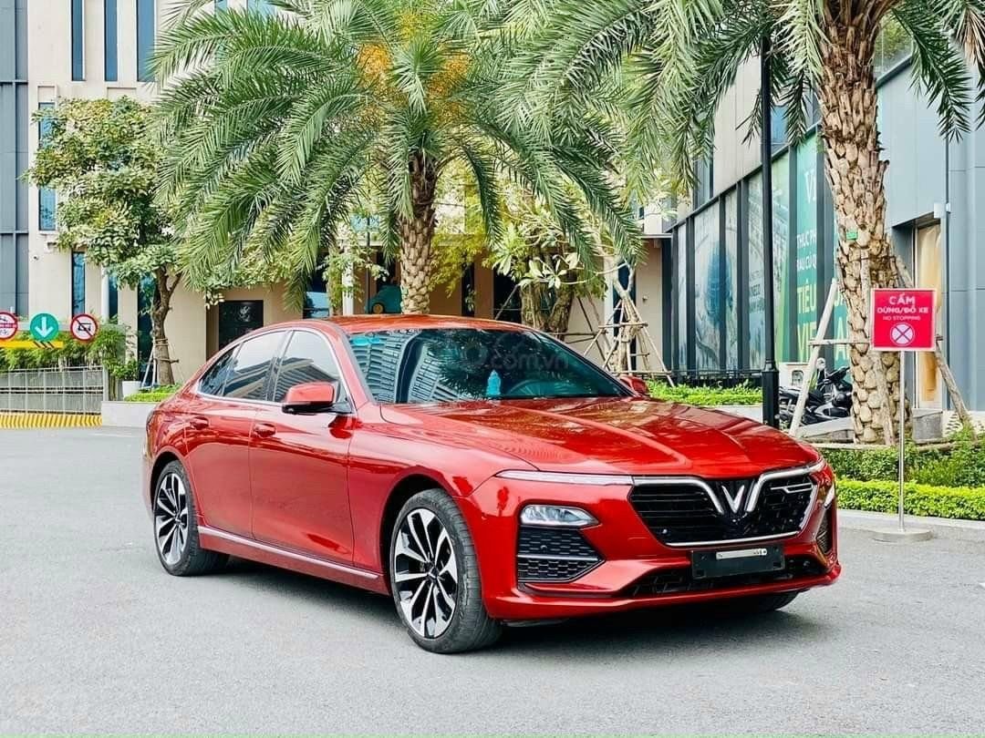 VinFast Lux A2.0 .