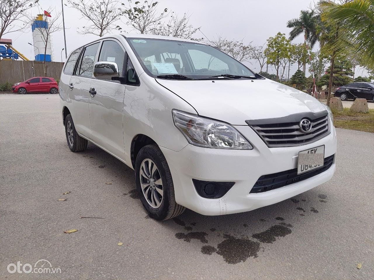Toyota Innova số sàn 2017.