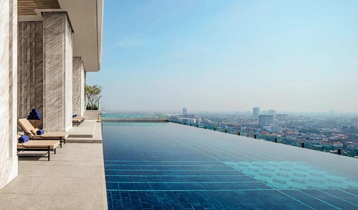 bể bơi tr&agrave;n tr&ecirc;n s&acirc;n thượng