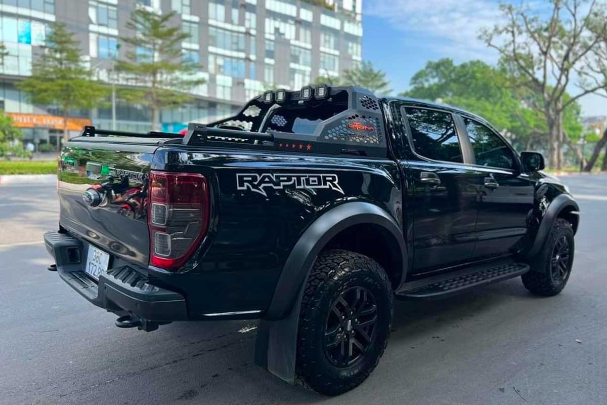 So sánh Ford Ranger Raptor 2023 và thế hệ cũ: Về ngoại thất So sánh Ford Ranger Raptor 2023 và thế hệ cũ: Về ngoại thất