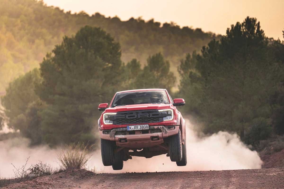 So sánh Ford Ranger Raptor 2023 và thế hệ cũ: Về vận hành