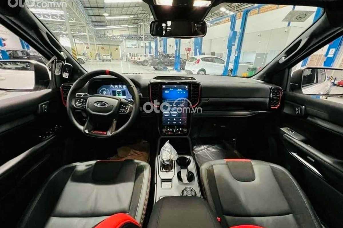 So sánh Ford Ranger Raptor 2023 và thế hệ cũ: Về nội thất So sánh Ford Ranger Raptor 2023 và thế hệ cũ: Về nội thất