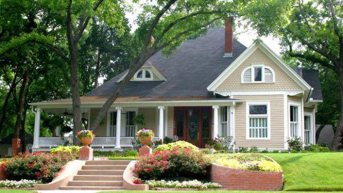 Kiến trúc nhà cấp 4 có sân vườn và cảnh quan bao quanh cực kỳ hài hòa, ăn ý tạo nên chốn an cư, nghỉ ngơi lý tưởng sau những giờ làm việc vất vả.